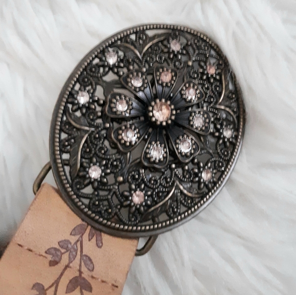 Faux Leather Floral Belt - Picture 2 of 5